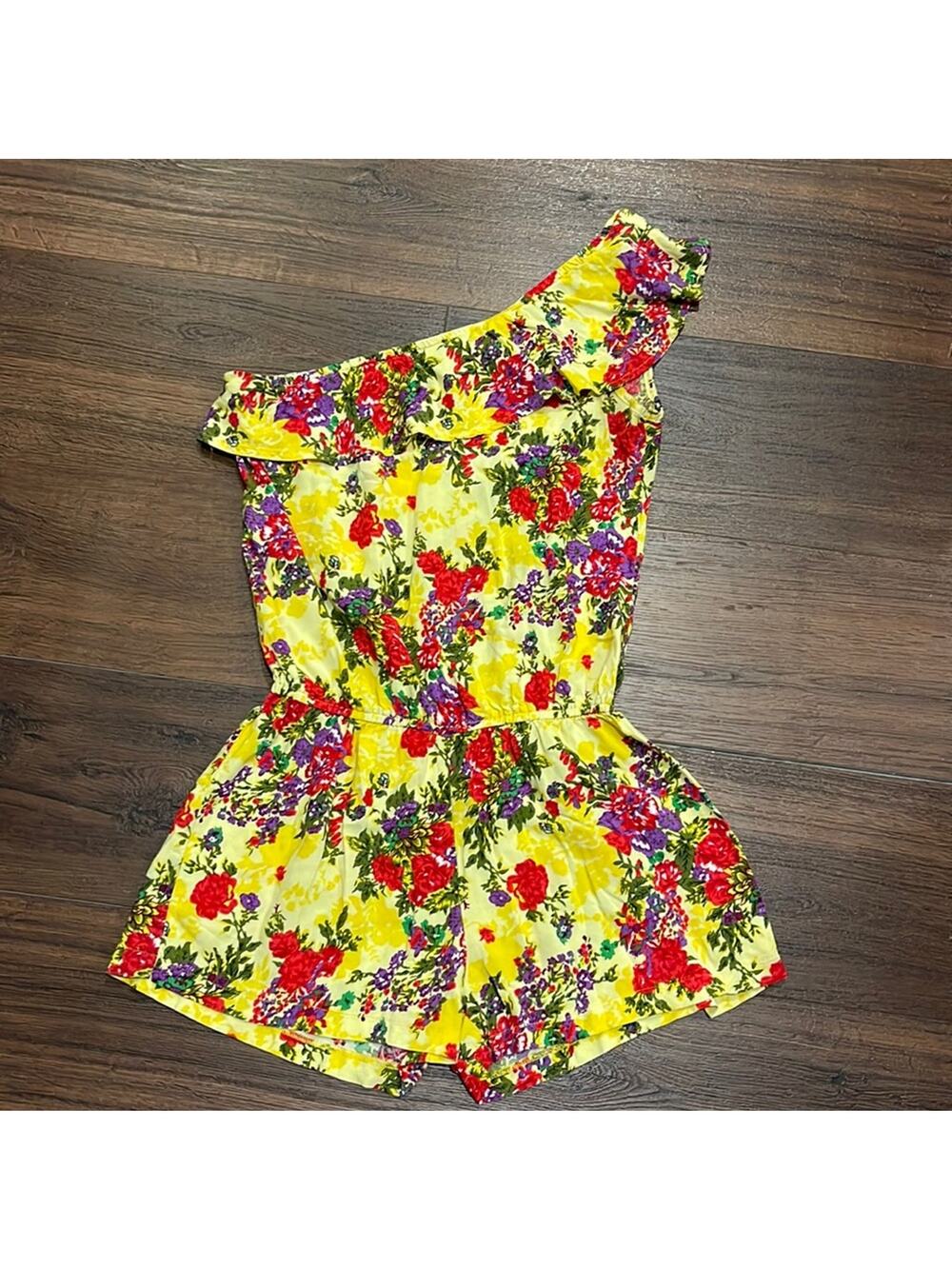 Body Central Pre Owned Boho Floral One Shoulder Romper.